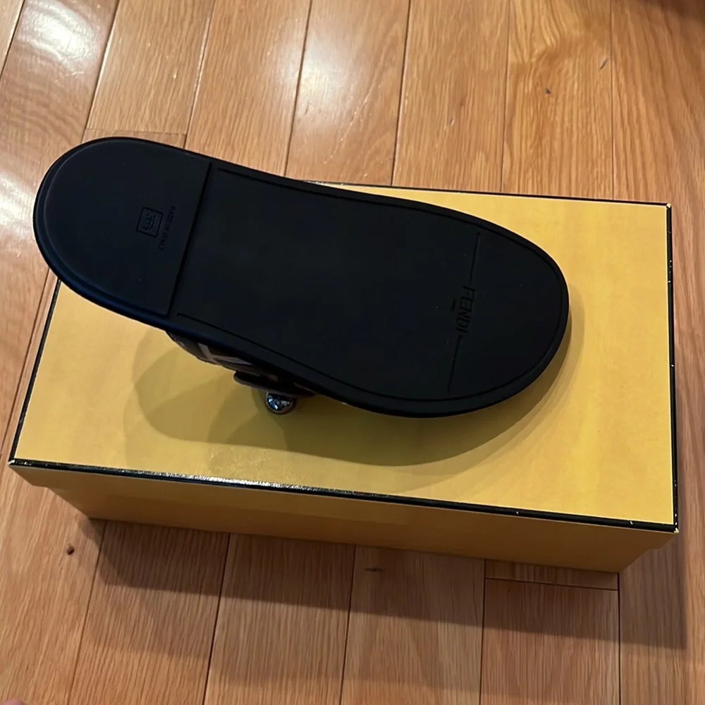 Sold out everywhere Fendi Sandolo Vogel Slides - Picture 6 of 7